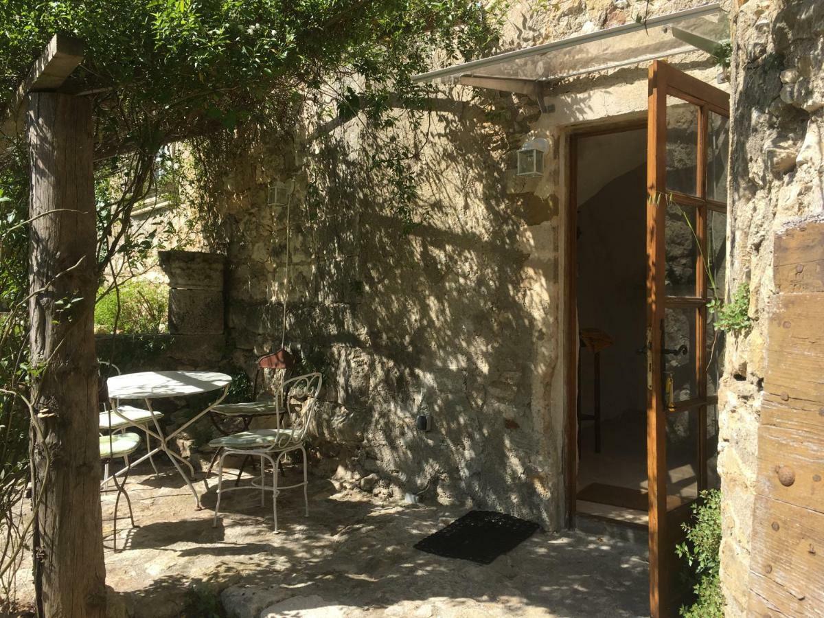 Chateau De La Bastide Goudargues Bagian luar foto